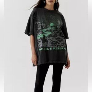 Willie’s reserve tee shirt 
Oversized small/medium